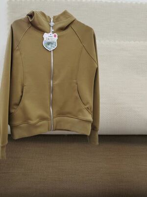 55% قطن 40% مودال 5% سباندكس نسيج محبوك مزدوج الوجه 230 جرامًا للمتر المربع يجمع المزيج بين القدرة الطبيعية على التنفس واللطف على البشرة